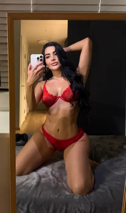 Cloee, escorts en Sagrada Familia Colombiana