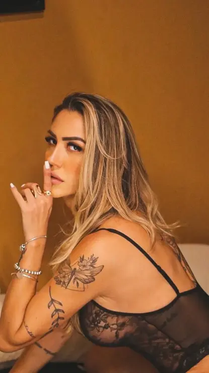 Jade Ferrari , Brazilian