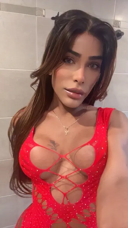 Alexandra, Dominicana