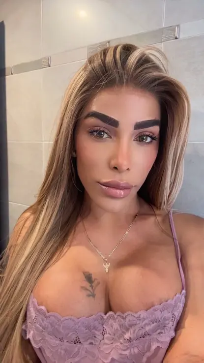 Alexandra, Dominicana