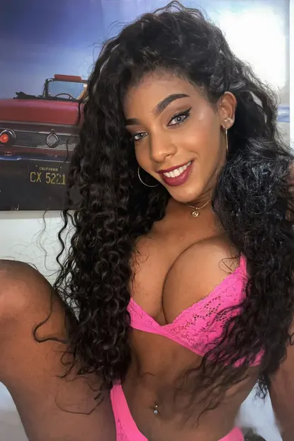 Naomi, Cubana