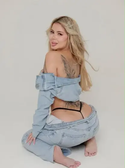 Andrea , Colombiana