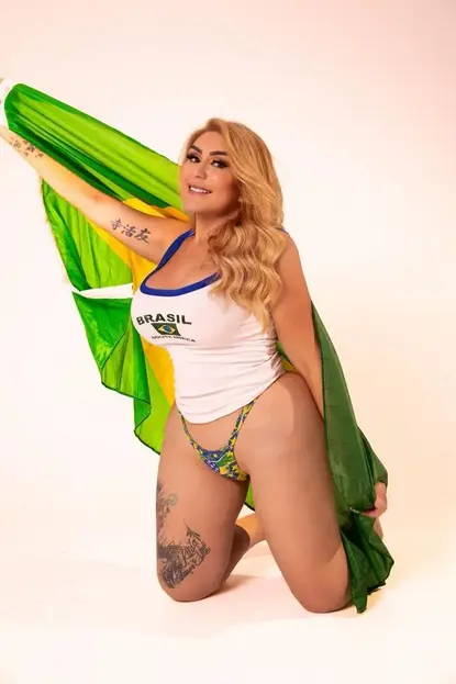 Raysa Lyra, escort travesti Brasileña