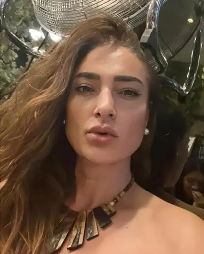 María Española, Spanish